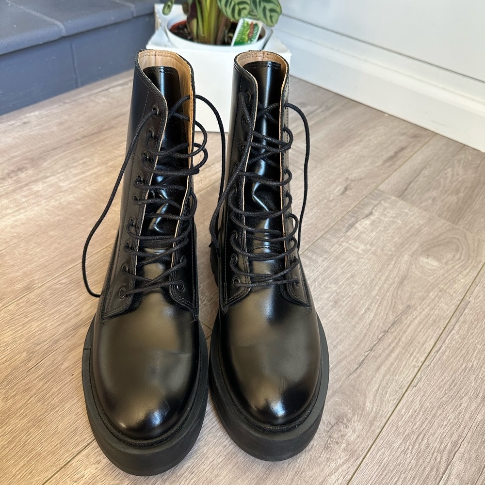 & Other Stories LACE-UP LEATHER BOOTS